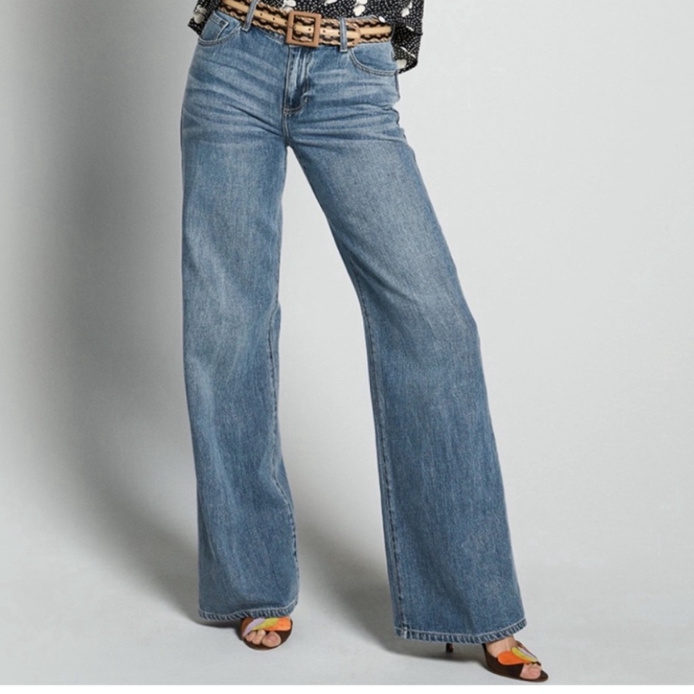 Cabi Ashbury Jeans Spring 2024 collection Wide Leg Jean, size 2